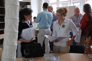 Dr. Dietrich im Beratungsgespr&auml;ch